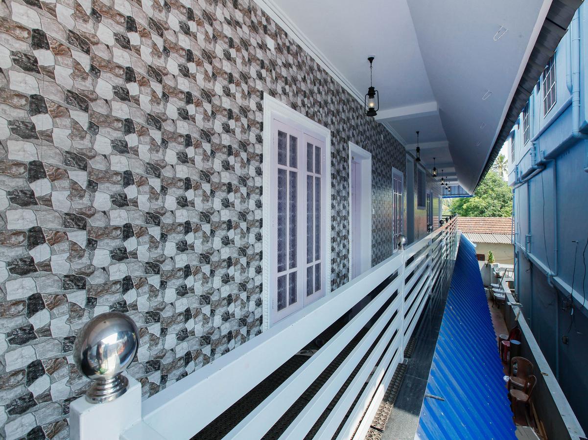 Oyo 4867 Royal Homes Alappuzha Екстер'єр фото