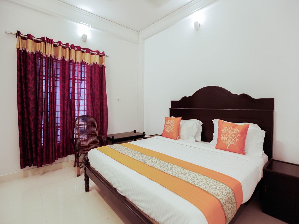 Oyo 4867 Royal Homes Alappuzha Екстер'єр фото