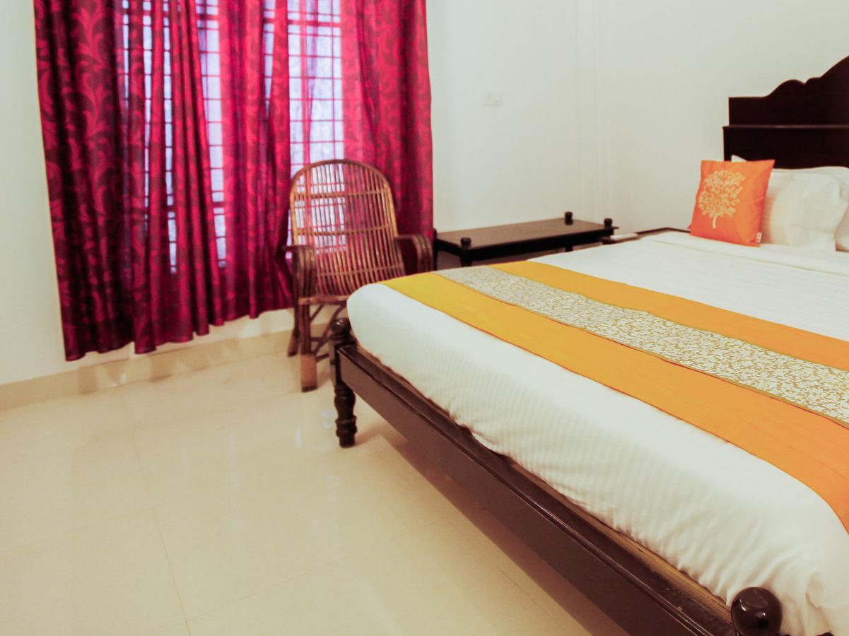 Oyo 4867 Royal Homes Alappuzha Екстер'єр фото
