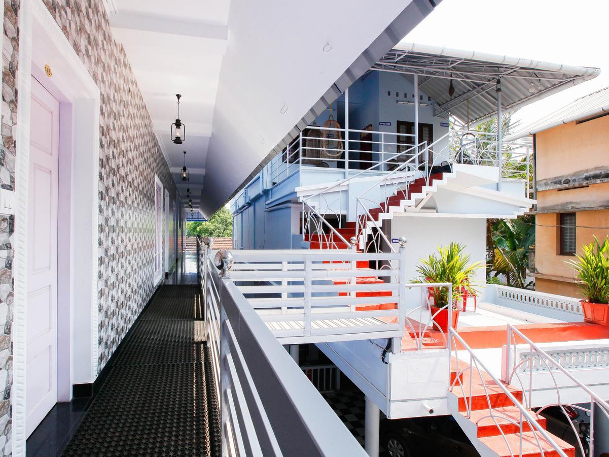 Oyo 4867 Royal Homes Alappuzha Екстер'єр фото